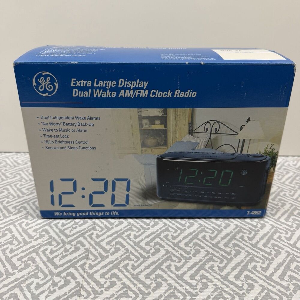 Vintage GE 7-4852 Clock Radio Dual Alarm Large Green LED Tested Working W/ Box